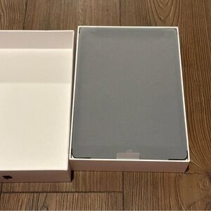 Apple IPad - 9th gen - 64gb with Box